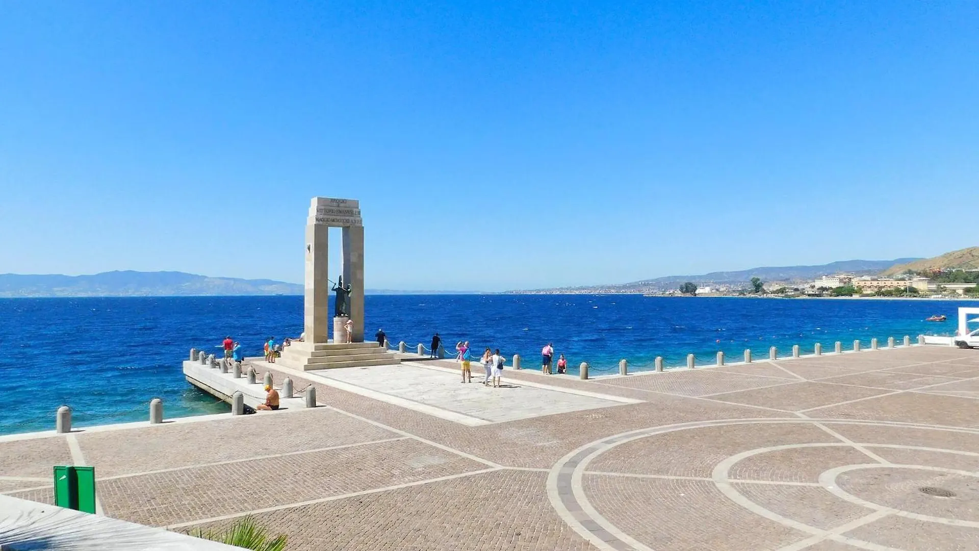 2 Bedroom Beautiful Apartment In Reggio Calabria Italy