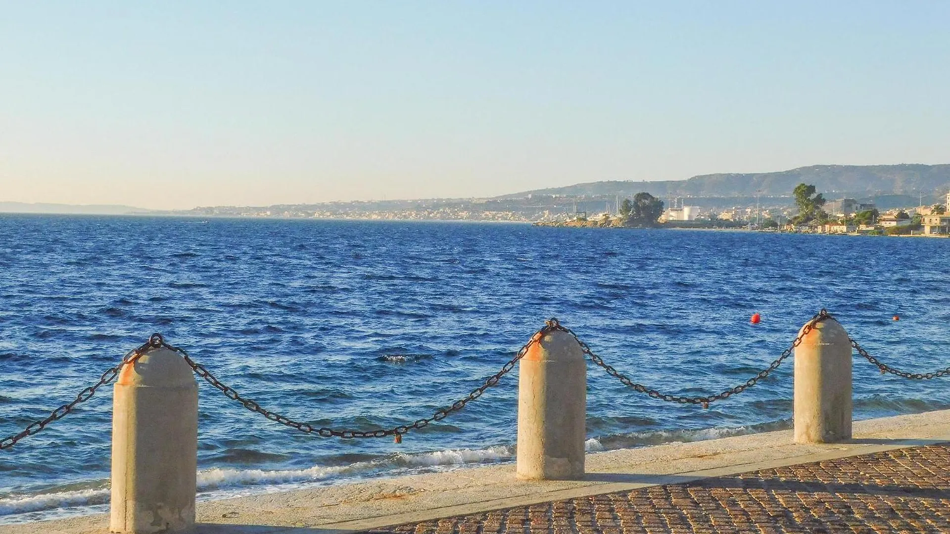 2 Bedroom Beautiful Apartment In Reggio Calabria