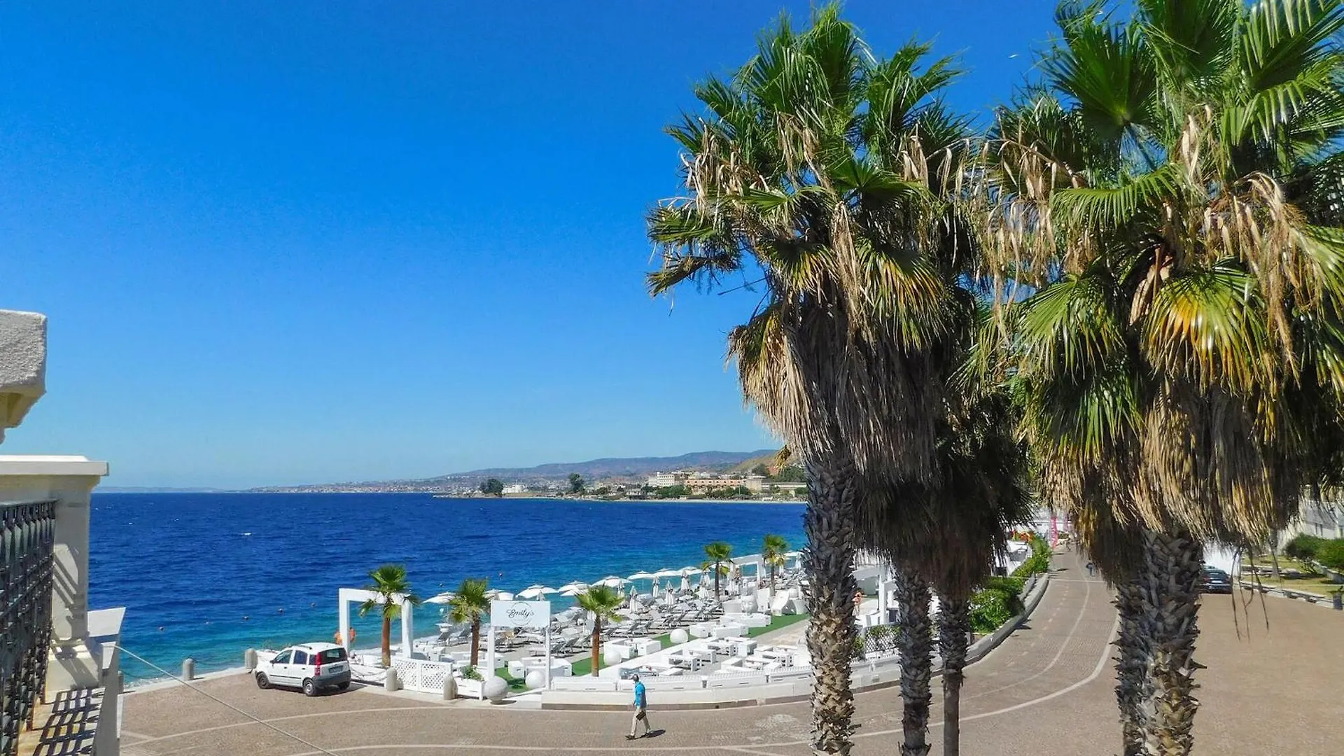 2 Bedroom Beautiful Apartment In Reggio Calabria Italy