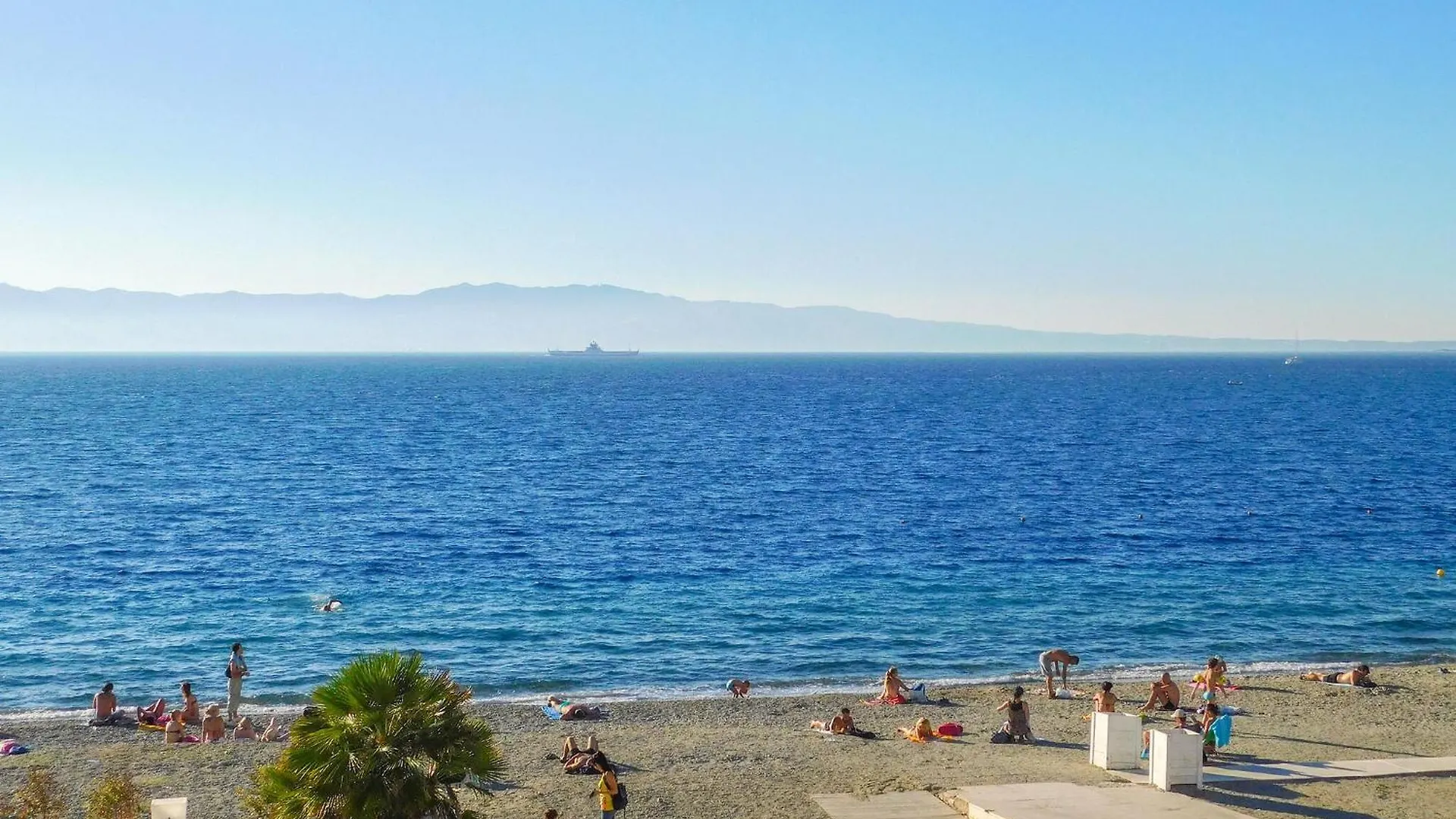 2 Bedroom Beautiful Apartment In Reggio Calabria